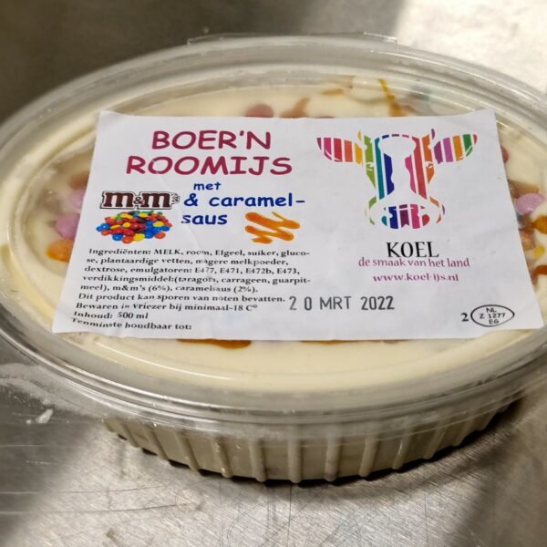 Koel - Boerenroomijs met M&M’s en karamelsaus - 500 ml
